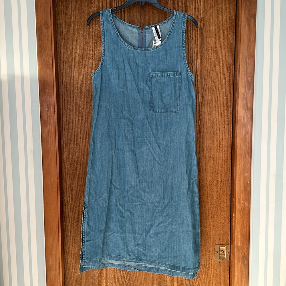 New With Tag for Cruise or Summer Nikki D Lightweight Denim Dress Size Small